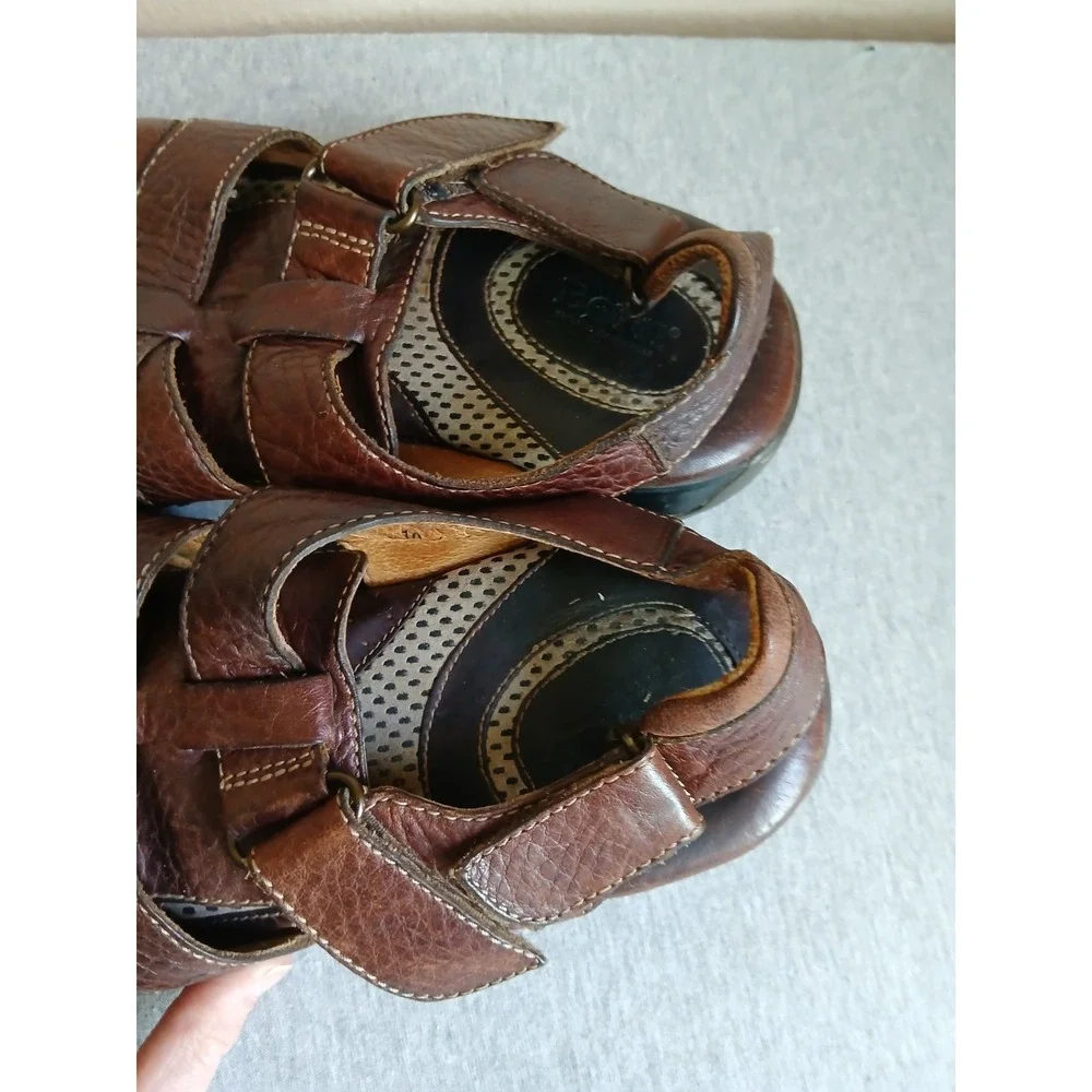 Born Sandals Mens 10 / EU 44 Fisherman Style Leather Woven Closed Toe